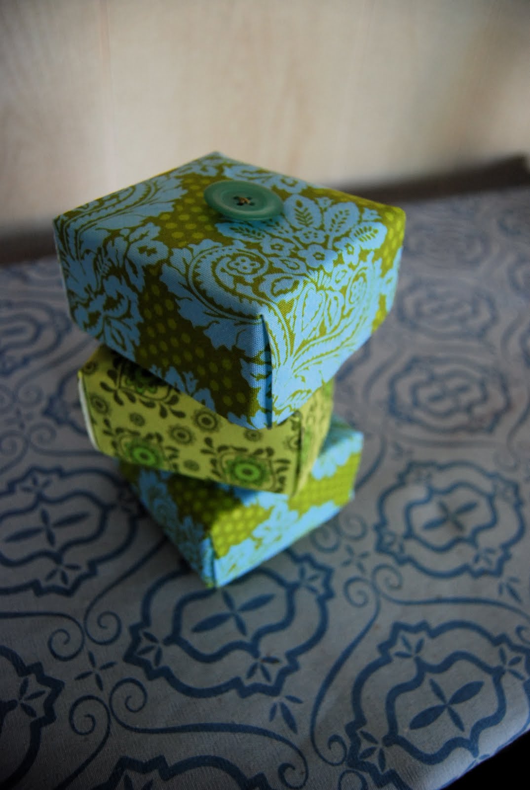 liza jane sews Fabric Origami Box Tutorial