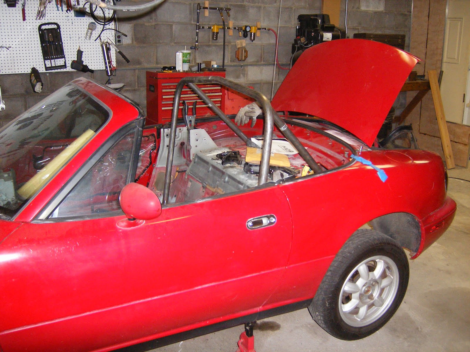 Project Red Sled Spec Miata Roll cage, A/C, the funeral for a few