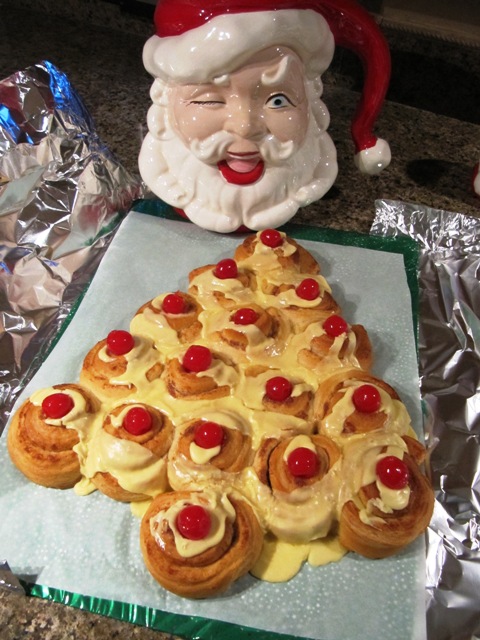 LQ Designs Cinnamon Roll Christmas Tree