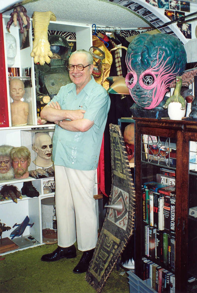 [Forrest_J_Ackerman_at_the_Ackermansion.jpg]