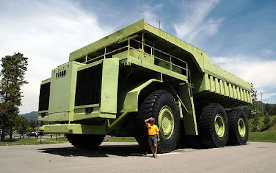 World Amazing Photos -  The Biggest truck ever