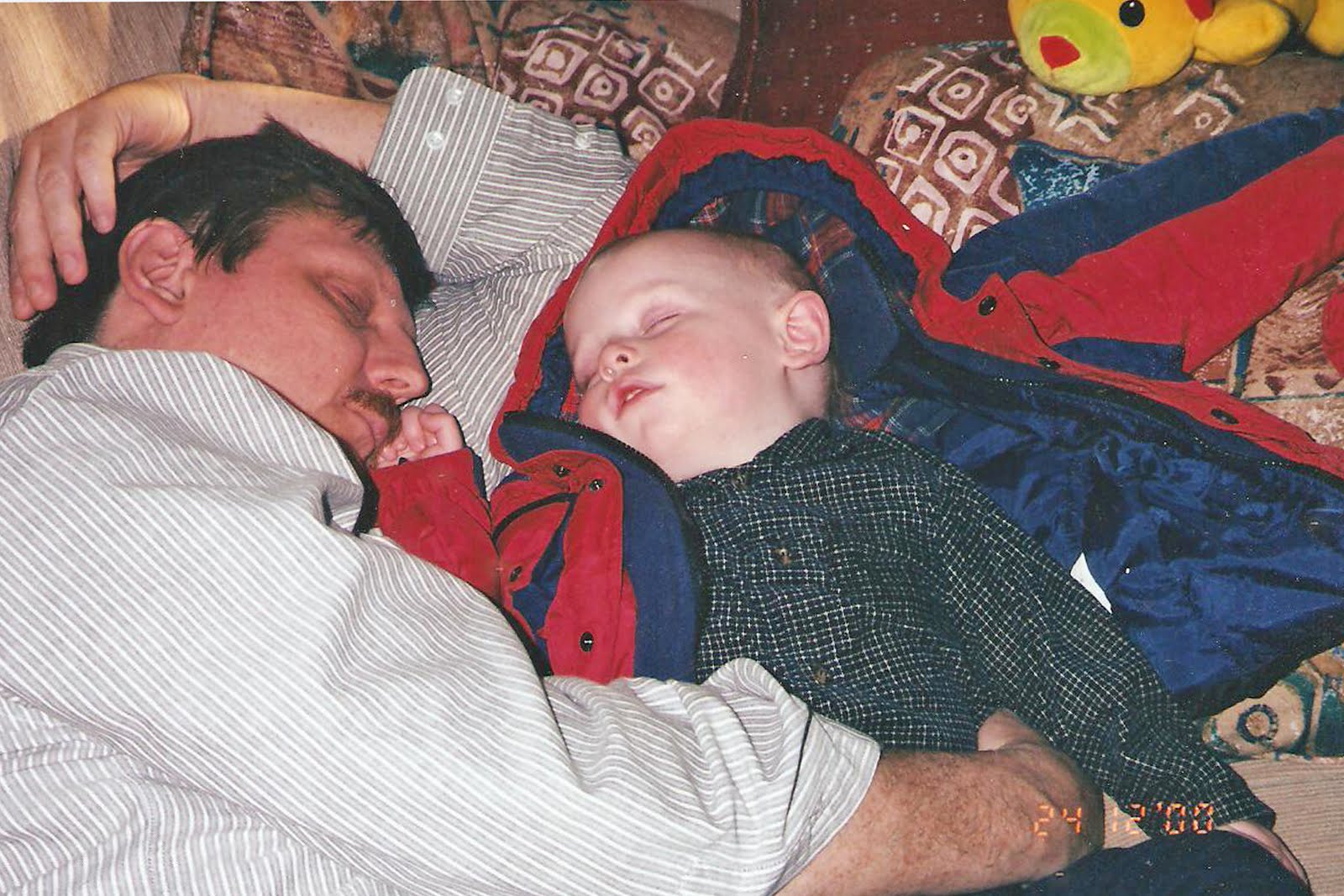 [Sleeping+Papa+and+Baby+Gavin.jpg]