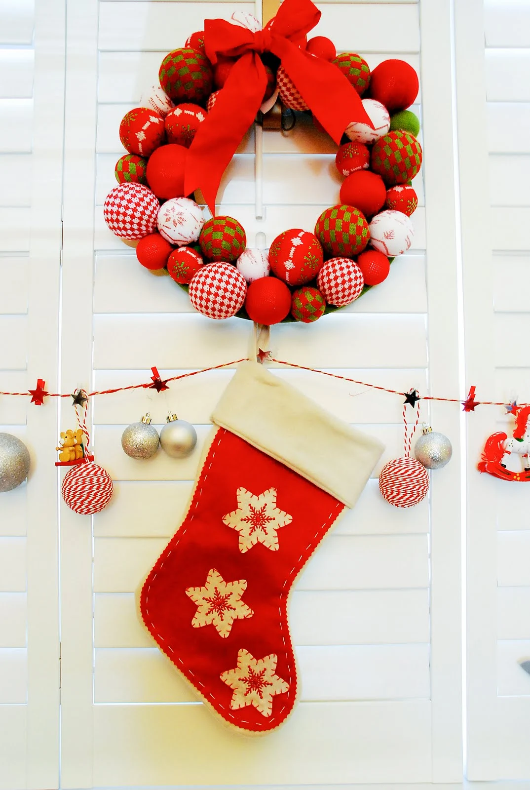 vintage Christmas decor, vintage red white Christmas decorations