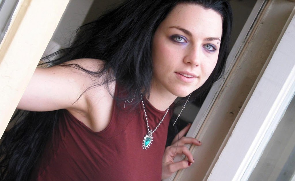 Courtney taylor robot fuck Tit fucking lisa marie