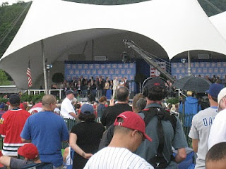Doug Harvey greeted at the podium by Bud Selig