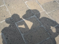 autofoto con sombreros, el sol aprieta