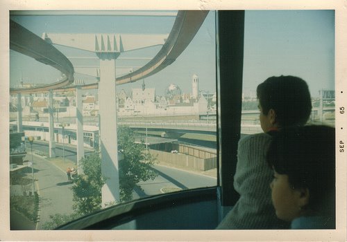 [monorail+kids.jpg]