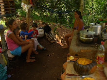 Luísa, Fau, Caetano, Lorena e Bernardo na cozinha