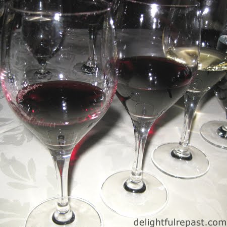 https://2.bp.blogspot.com/_4PtbrpdN7pM/TOP3IW0DKSI/AAAAAAAAAL8/h4S8FQD0zBE/s1600/Wine-at-Dinner.jpg.jpg