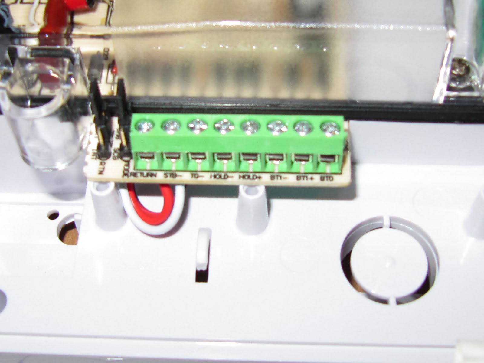 Alarm How to connect an external siren to AlertMe