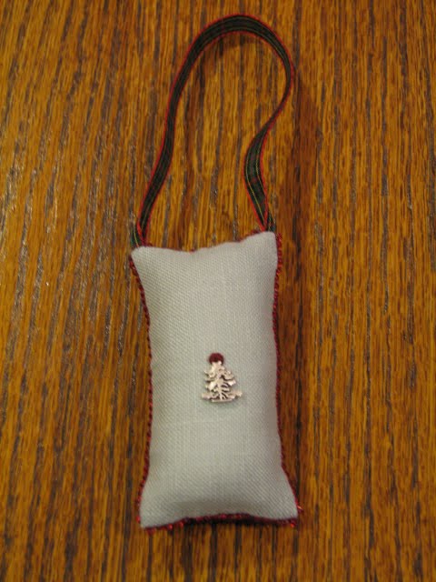 [ornamentbackFaye.JPG]