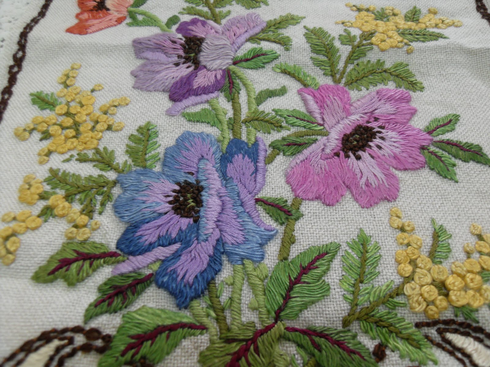 Collectible Items Beautiful Vintage Hand Embroidery Runner