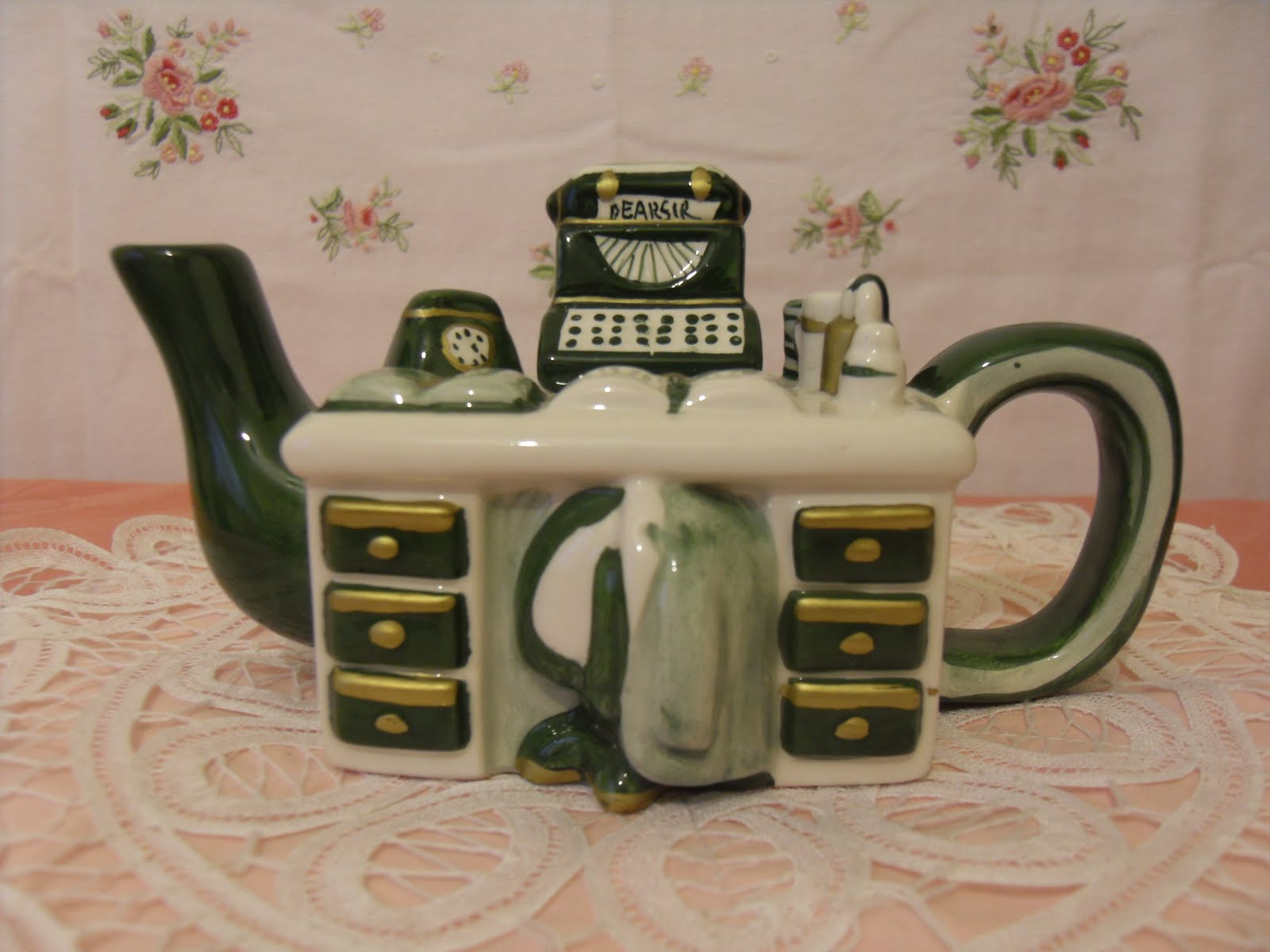 Collectible Items Novelty Teapot