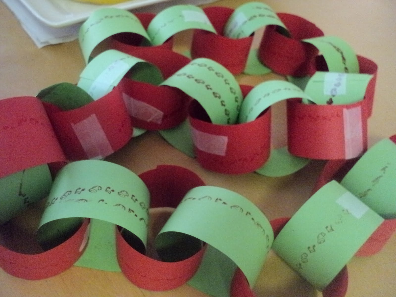 A Little Learning For Two: Christmas Paper Chains