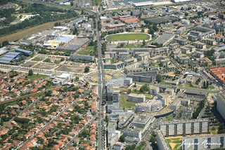 Vue aérienne du secteur de la place Ravesies et de la place Latulle à Bordeaux Nord