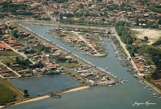 Vue aerienne du port de La Teste de Buch sur le Bassin d' Arcachon