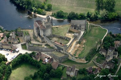 Vue aérienne du chateau de Beynac et Cazenac