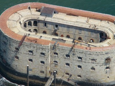 Vue aérienne du Fort Boyard au large de La Rochelle et de l'île d'Oléron