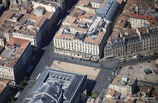 Vue aerienne de la place de la Comédie à Bordeaux avec le Grand Théatre et le Grand Hôtel