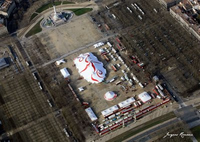 Vue aérienne du nouveau chapiteau du cirque Arlette Gruss à Bordeaux