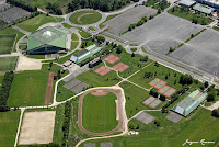 Photo aérienne du vélodrome et des installations sportives (stades, terrains de tennis) de Bordeaux Lac