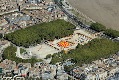 Photo aérienne du cirque Pinder sur la Place des Quinconces à Bordeaux