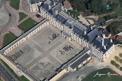 vue aérienne du Château des ducs de la Tremoille à Thouars