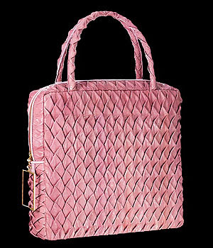 Beyonce S Photoshoot Featuring The Sang A River Tulip Tote Beyonce S Photoshoot Featuring The Sang A River Tulip Tote