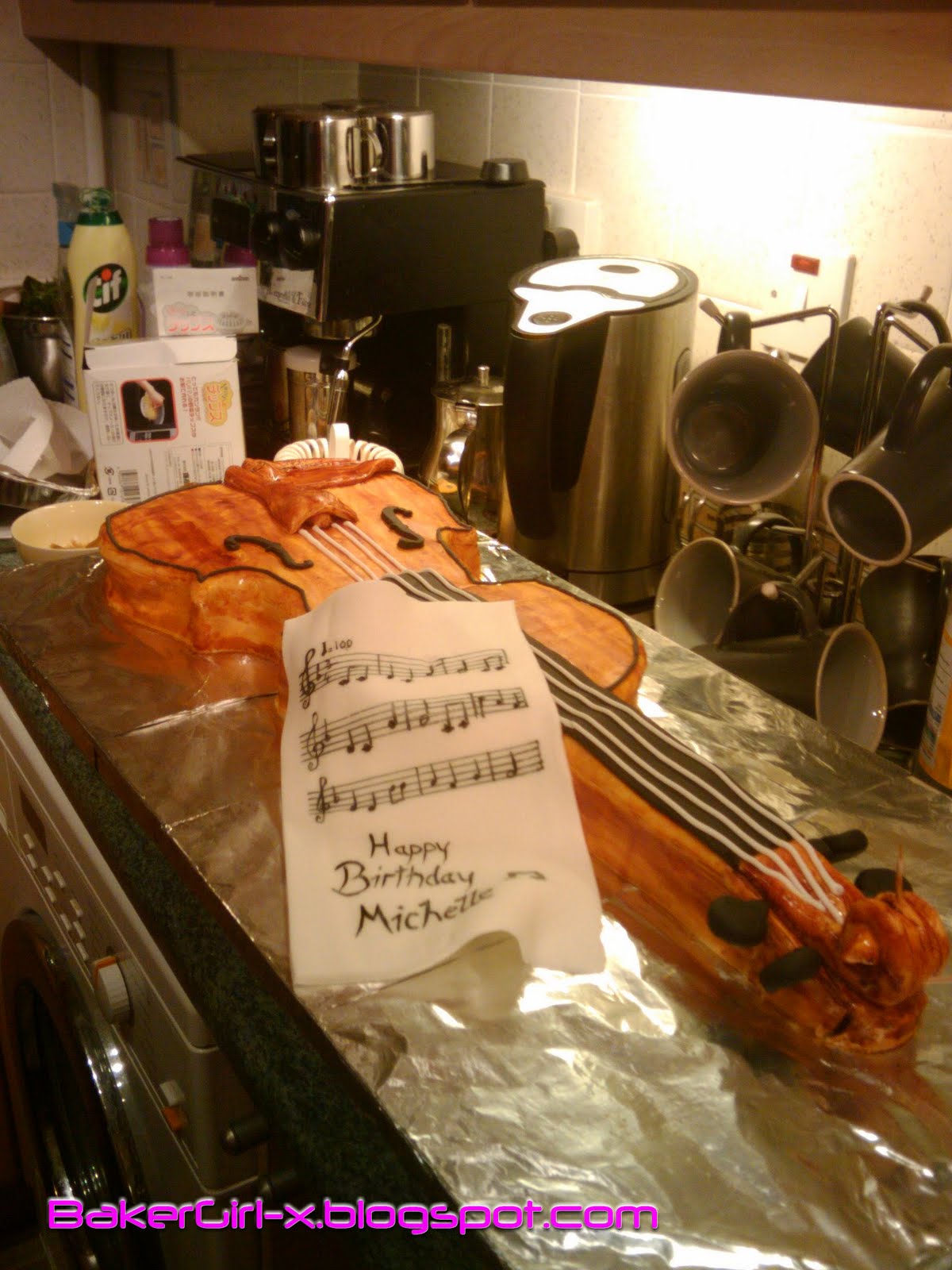 BakerGirl: Violin Cake