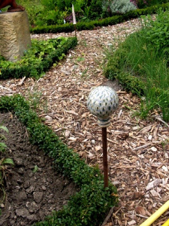 Gartenarbeit Ideen Besondere Dekostecker / Rosenkugeln