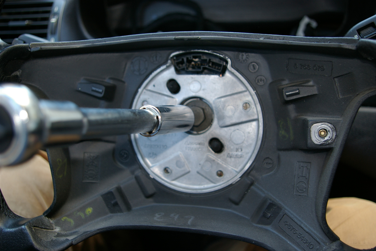 BMW Tutorials: E46 how to replace standard wheel with multifunctional wheel