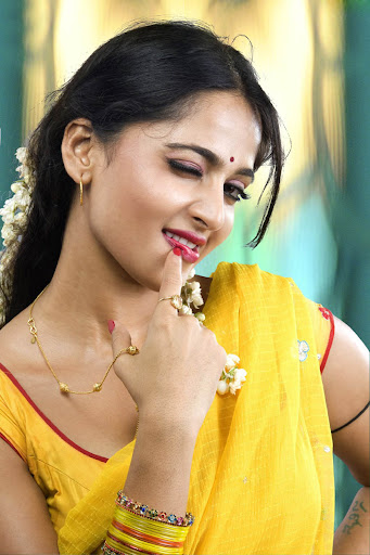 Hot Anushka sexy in saree photoshoot