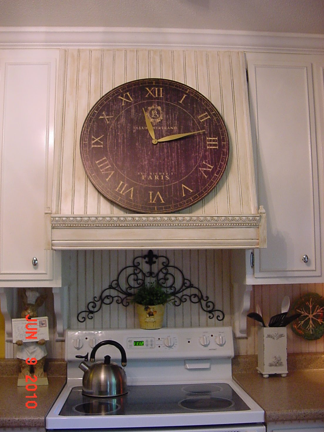 The Happy Homebody: New Vent Hood