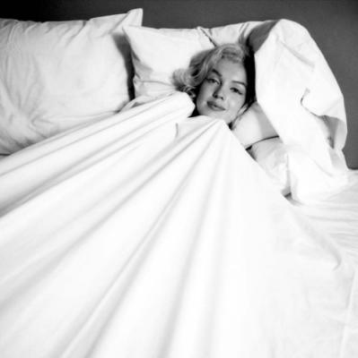[Milton-H--Greene-Marilyn-Monroe-in-Bed-148388.jpg]