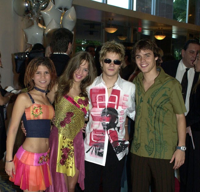 учитель года фильм 2005. жизнь в 2003 году. питер тернли ссср. на улицах москвы 2003 год. возвращение фильм 2003.