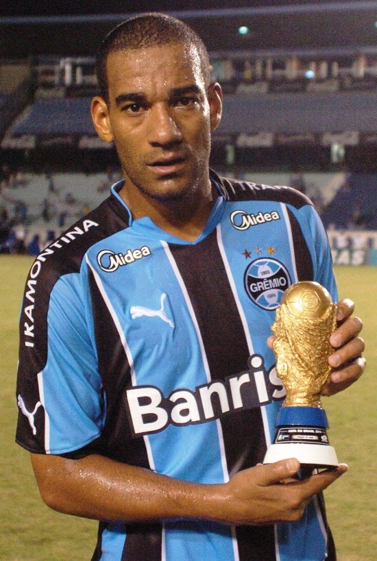 Ex-zagueiro do Grêmio descarta Grenal e aponta o clássico entre Vasco e Flamengo como a maior rivalidade do país