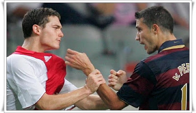 Thomas-Vermaelen-Vs-Robin-Van-Persie.jpg