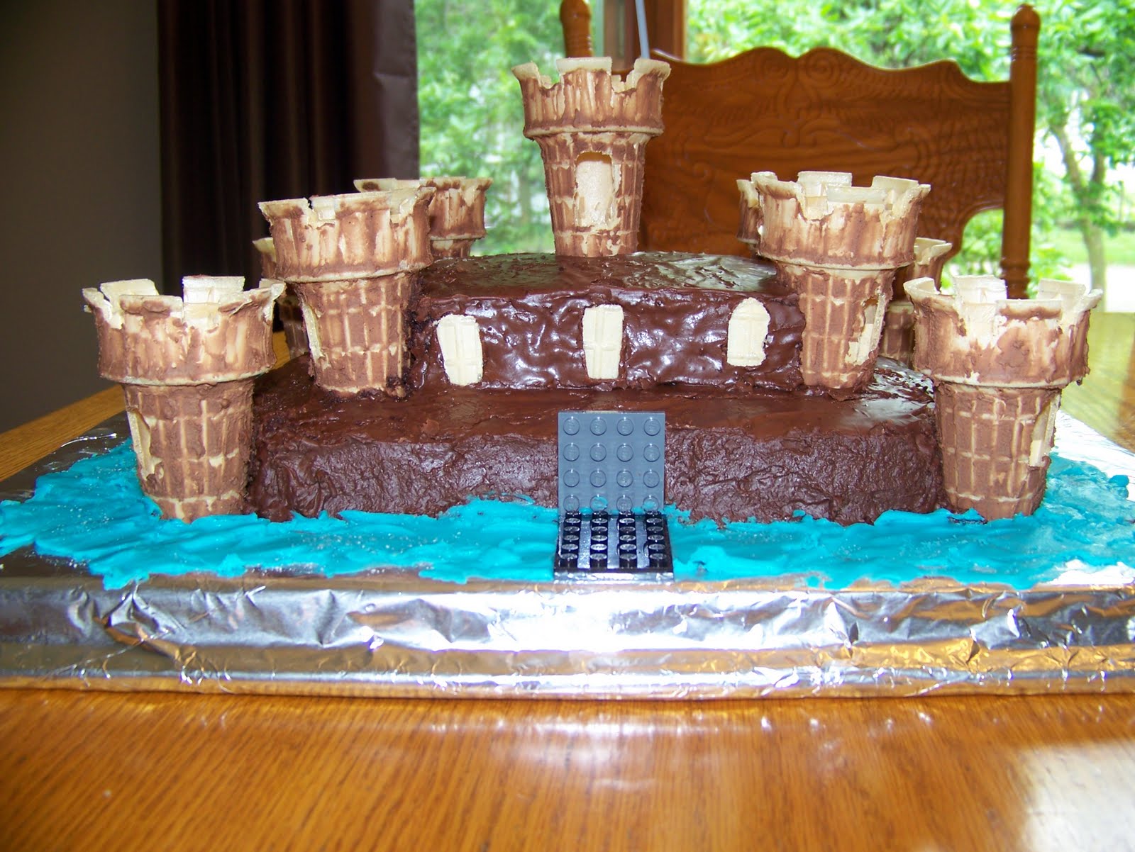 THE FARMHOUSE KITCHEN CHOCOLATE CASTLE CAKE!