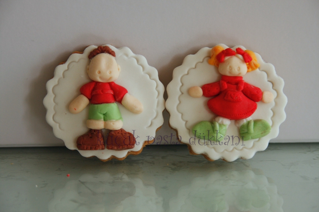 küçük pasta dükkanI çocuklara hediyelik kurabiyeler