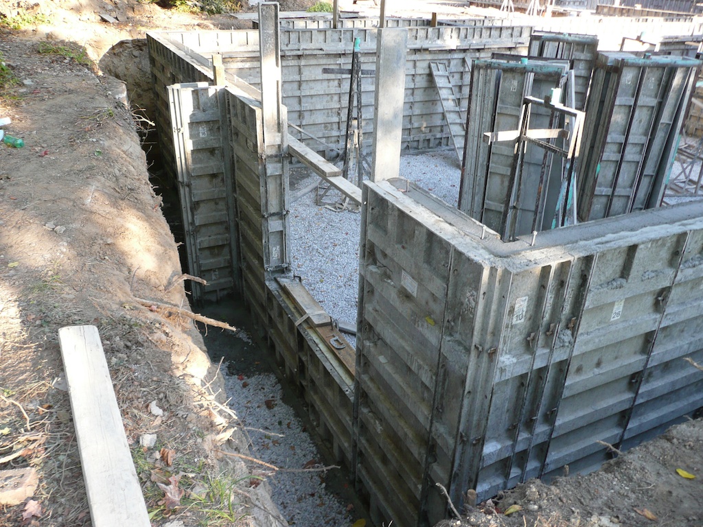 Steve and Shelly's New House: Concrete basement walls and foundation