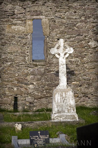[IMG_9635ballinskelligsabbey.jpg]