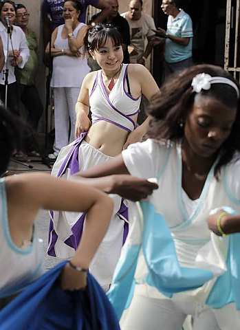 [cyclist+passes+9.jpg]