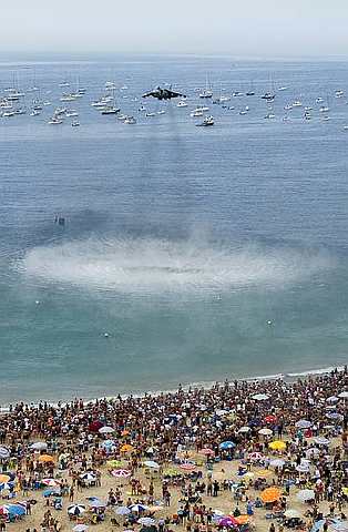 [Spanish+Air+Force+Harrier+jet+performs1.jpg]