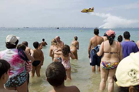 [Spanish+Air+Force+Harrier+jet+performs3.jpg]