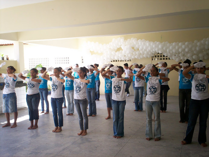 Alunos da Escola Saturnino de Brito Evento: PAZ!