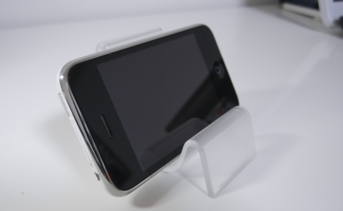 120円の携帯スタンドでiPadがデジタルフォトフレームに｜Nomad Worker Style