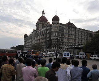 Photo of people in front of the Taj Mahal Hotel in Mumbai after the terrorist attacks of November 30, 2008