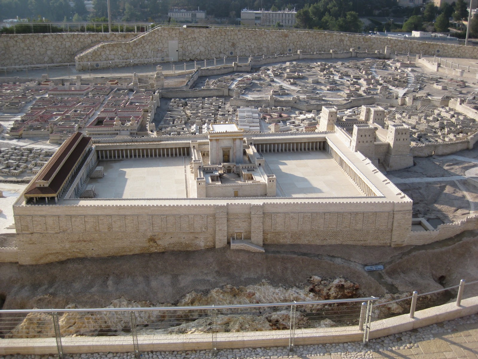 Соломонов храм в иерусалиме сегодня. Иерусалим стена плача храмовая гора. Царь соломон иерусалимский храм. Храм иерусалимский соломона первый. Храм соломона в древнем иерусалиме.