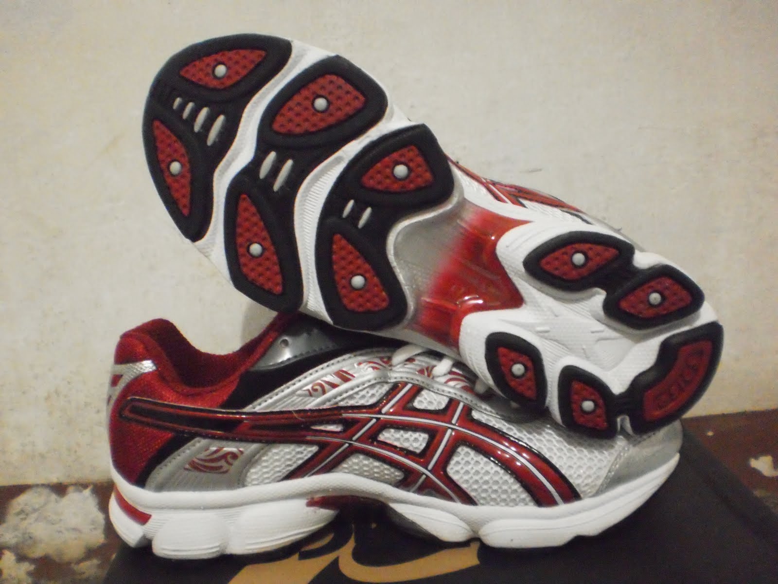 sepatu asic