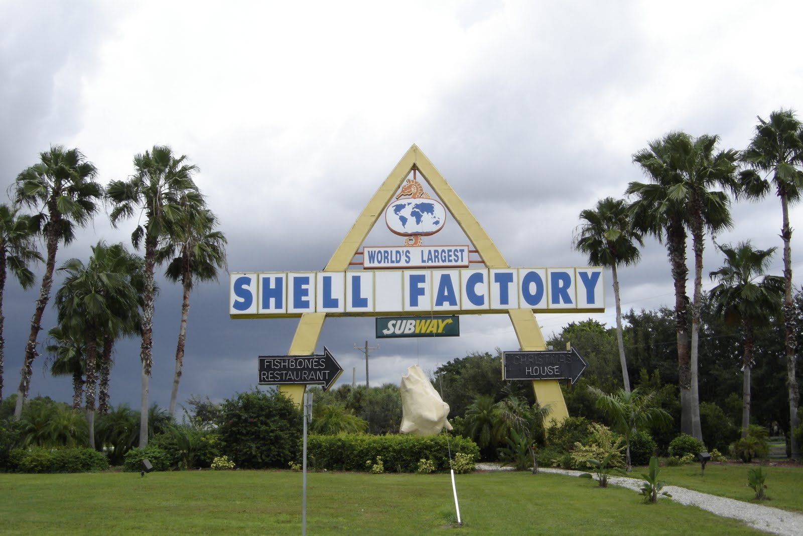 Places To Go, Buildings To See Shell Factory North Fort Myers, Florida